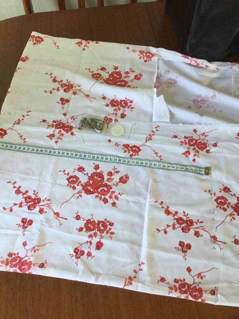 For the outside you want 2 35 by 50cm bag panels. Use the tape measure to measure it out and put pins in the fabric on the correct length. Or you can put a small line using tailors chalk.