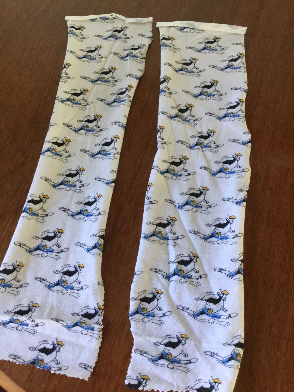 For the rest of the lining you will need 2 10 by 43cm side panels. This is in the same material as the bag panels lining.