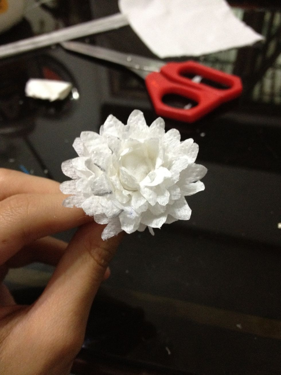 For the second layer, make sure you pinch the paper a little bit as you go around. This is to make the petals open and not just pointing upwards.