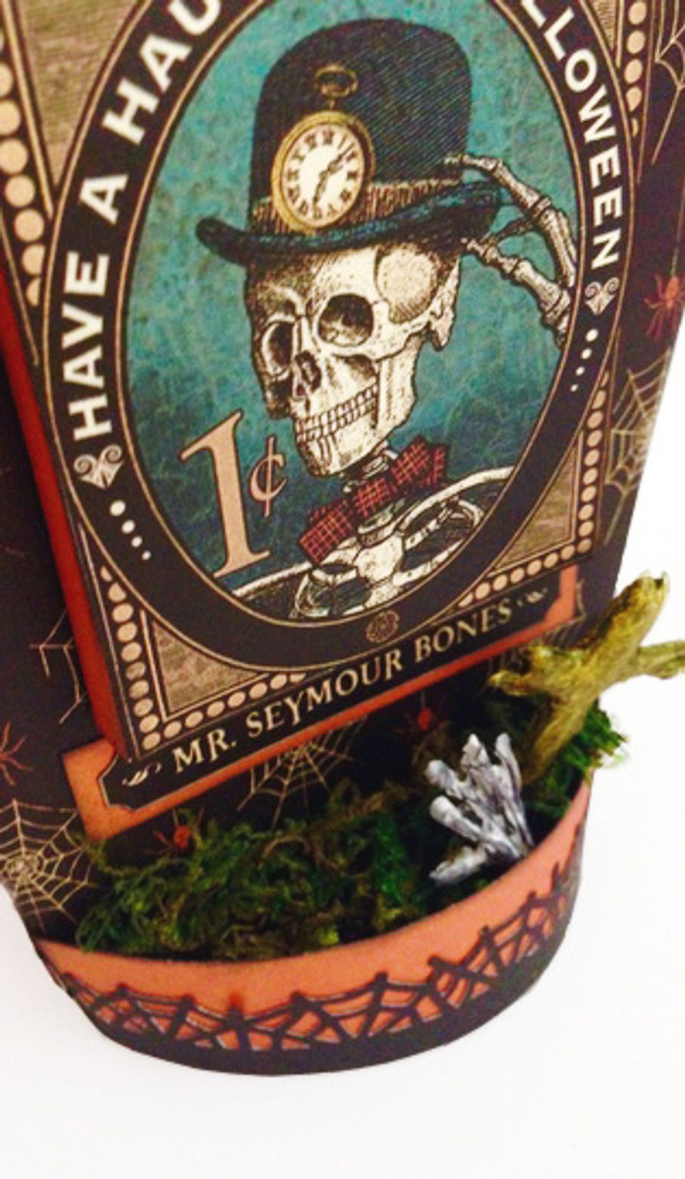 For the tomb gift bag, I created this little balcony at the bottom... I place some dried reindeer moss in the balcony, handmade cross and skeleton hand to make it more spooky...