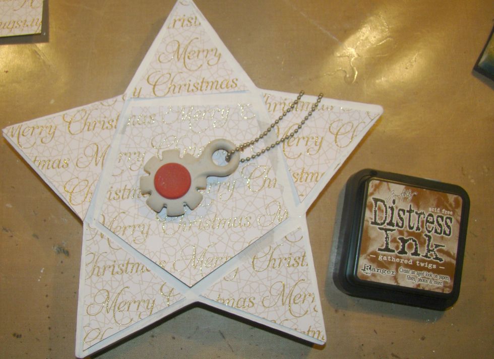 For the top I paper pieced a star, using a distress tool for the edges and then inked the edges with DI Gathered Twiggs. Glue down.