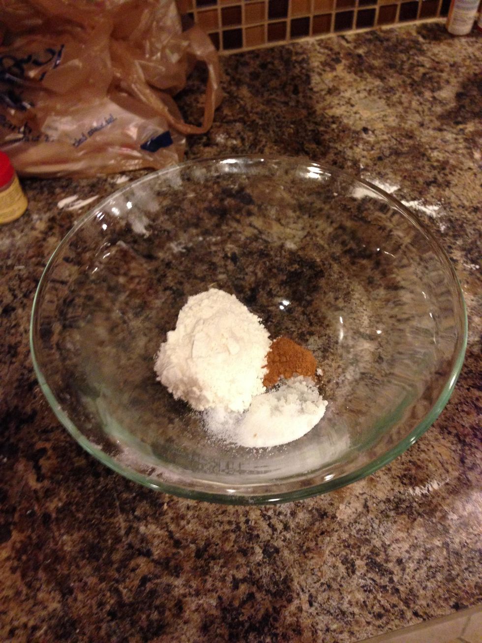 For the topping: In a small bowl combine the 1/2 cup of sugar, 1/3 cup of flour and 1/2 teaspoon of freshly ground nutmeg.