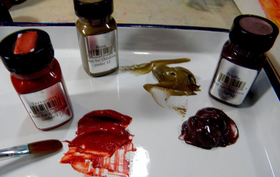 For the tree truck, I put Kona, Truffle, Pumpkin Spice and Terracotta on my palette. Start out using the darker shades adding touches of brighter and lighter shades for highlighting.