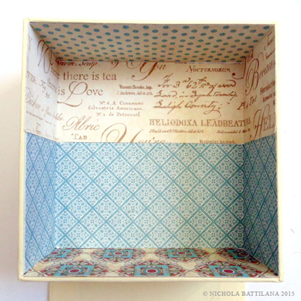 For the wallpaper I have used Birds of a Feather and Herbal Infusion. I've covered the ceiling with Robin's Egg.