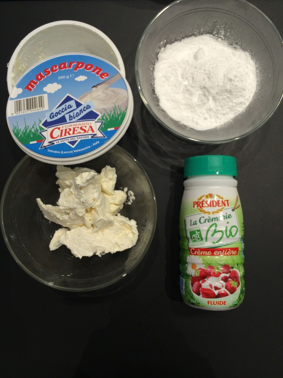 For the whipped cream use 250 ml heavy cream + 50g icing sugar + 125 mascarpone.