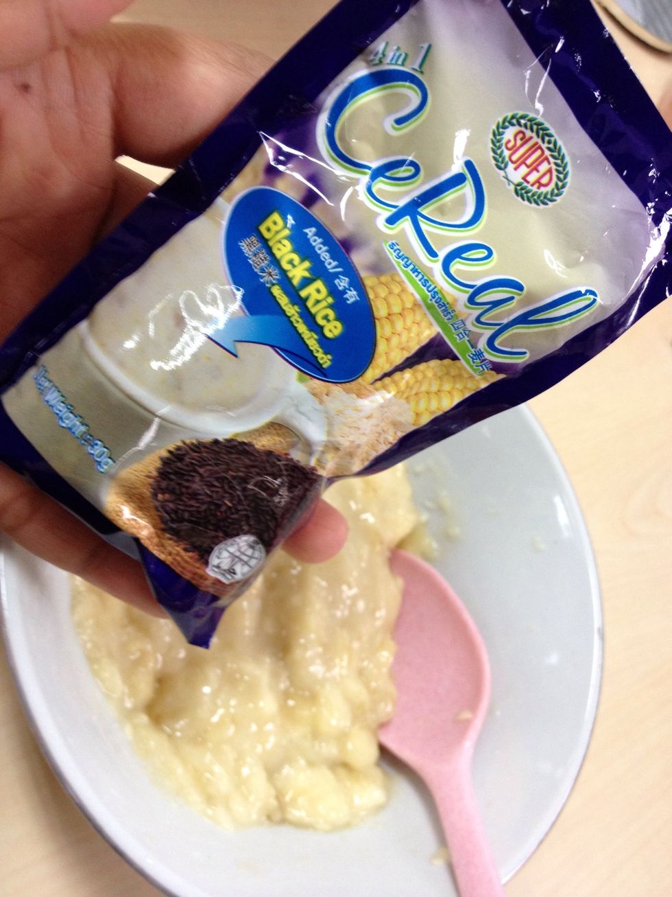 For this recipe I use 1 sachet (30gr) of black rice cereal. But off course you can change it with any instant cereal you like