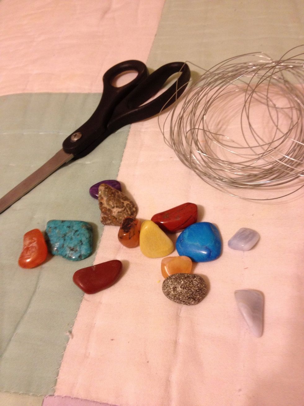 For this ring you will need a thin wire that is very flexible&a stone of choice. Bc the wire is thin, you can easily cut it with normal scissors, but if you have a special one by all means... Use it!