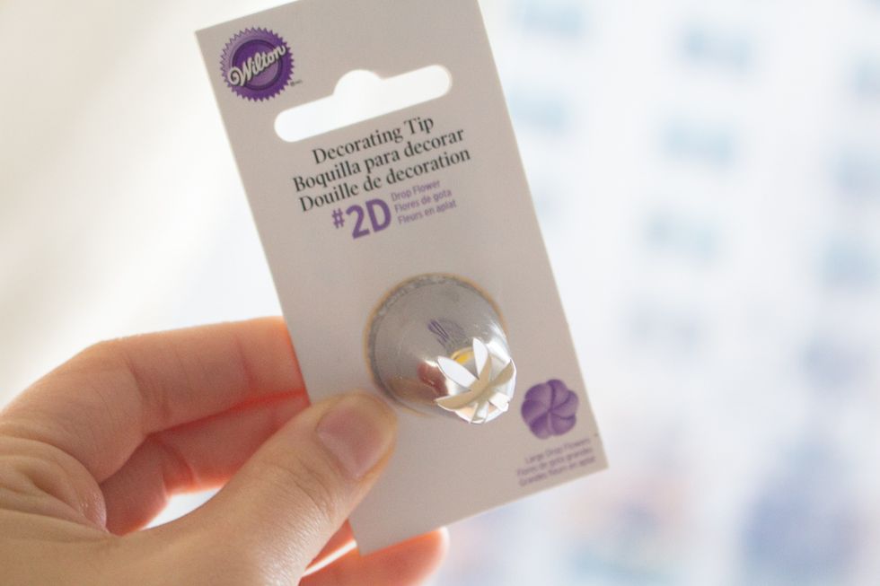 For this step you need a 2D Wilton Decorating Tip, or "Closed Star"