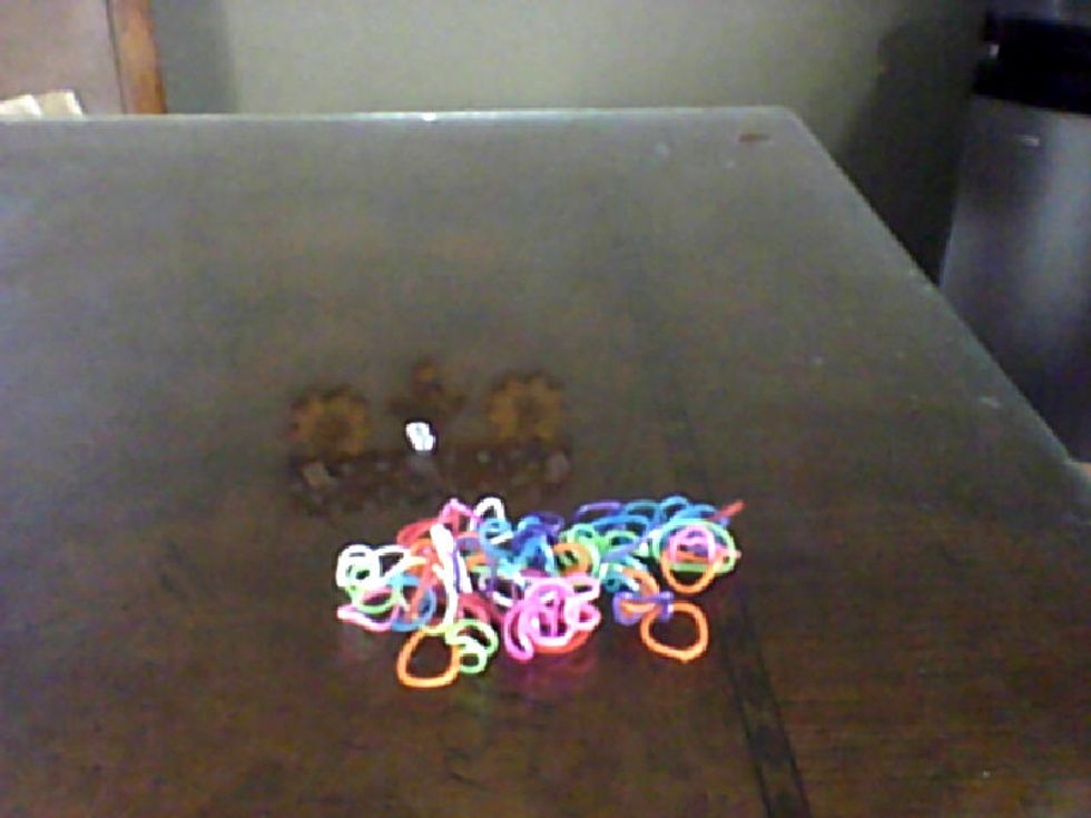 For this you will only need bands and a clip.