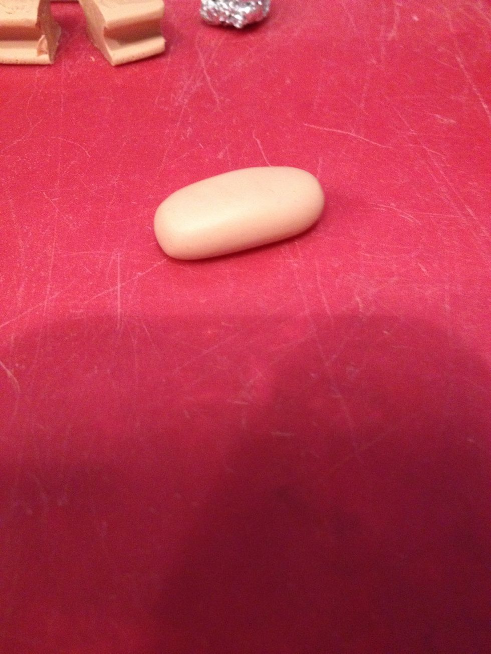 Form a bun shape with tan clay and set it aside.