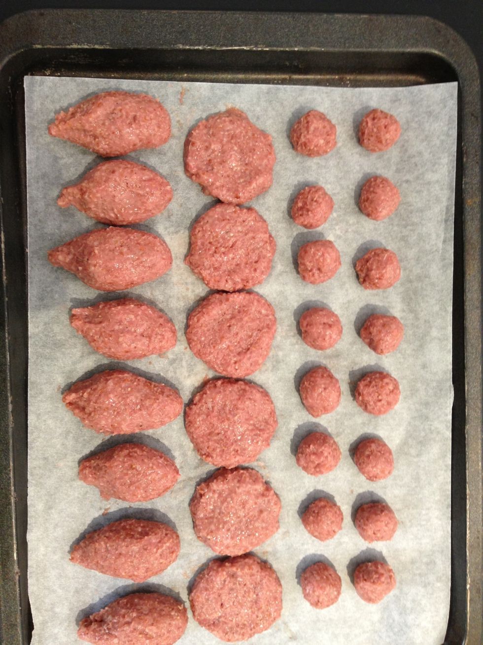Forming the kibbeh paste. To the left is the traditional forms; empty elliptic form balls. I propose the other 2 forms. They need no special skill. Personally I prefer the small balls of 1 cm