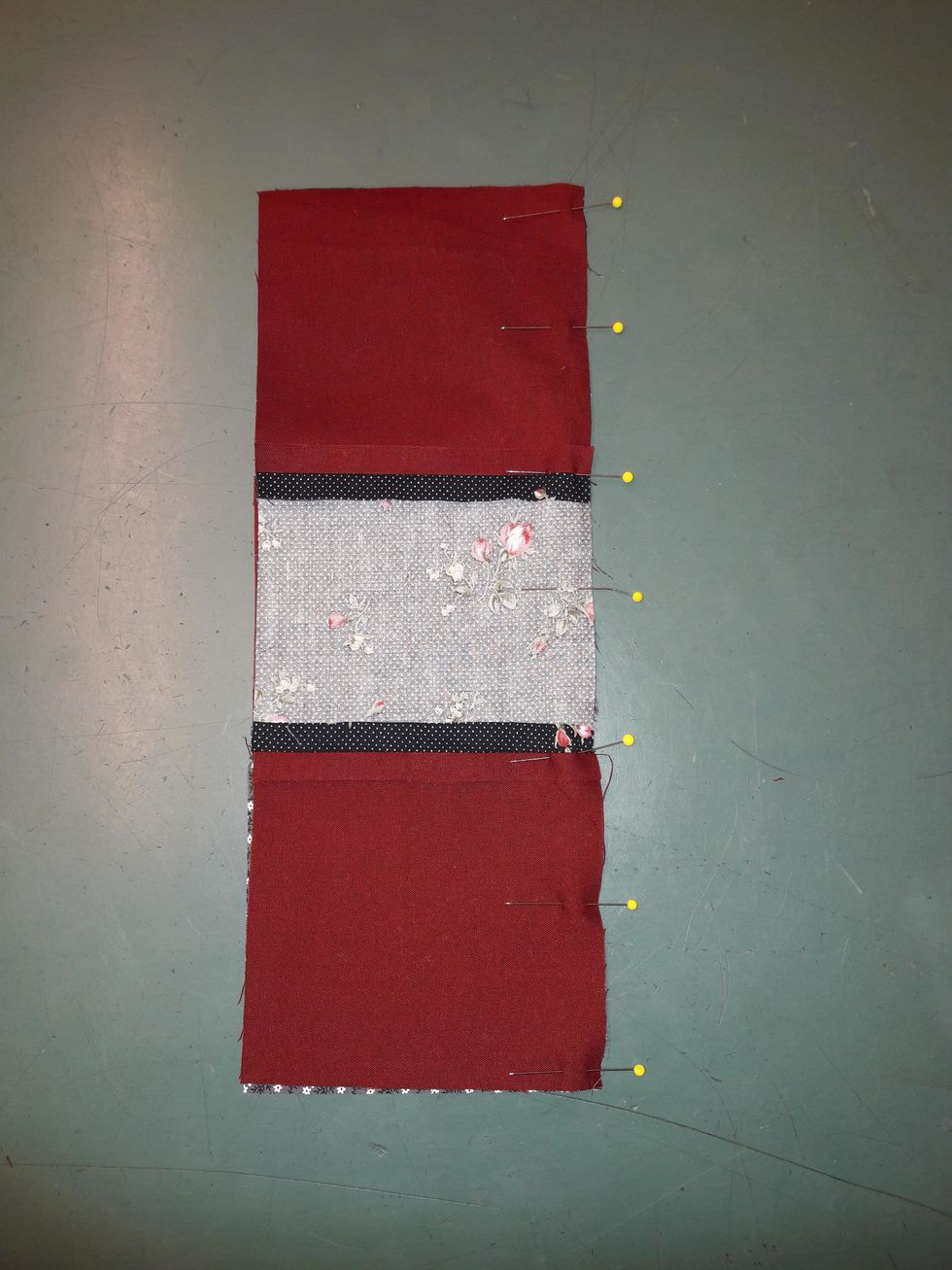 Forts\u00e4tt att tv\u00e4rn\u00e5la mellan skarvarna. Det \u00e4r b\u00e4ttre att s\u00e4tta f\u00f6r m\u00e5nga n\u00e5lar \u00e4n f\u00f6r f\u00e5!