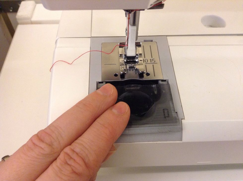 Forts\u00e4tt med undertr\u00e5den:  \u00d6ppna luckan till spolhuset.