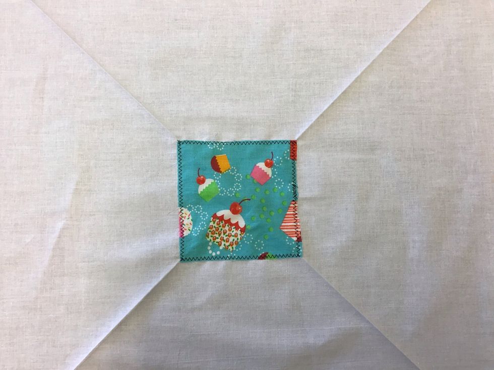 Forts\u00e4tt sy runt hela lappen.