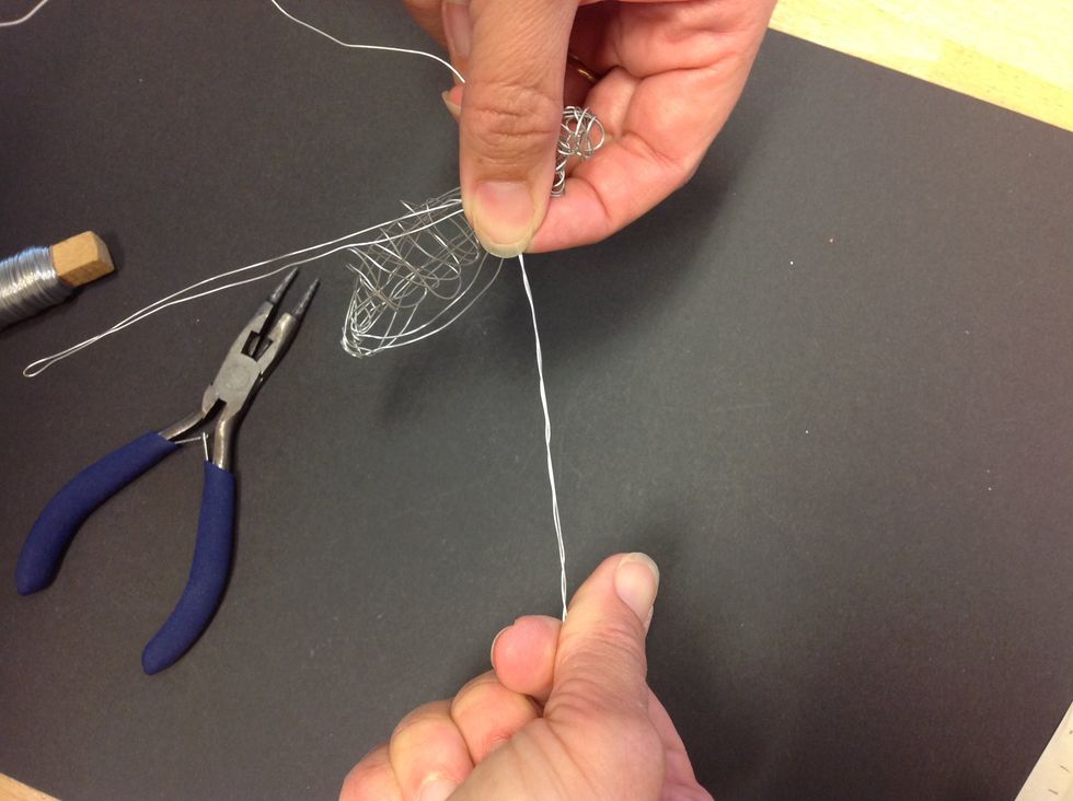 Forts\u00e4tt vira med handen.