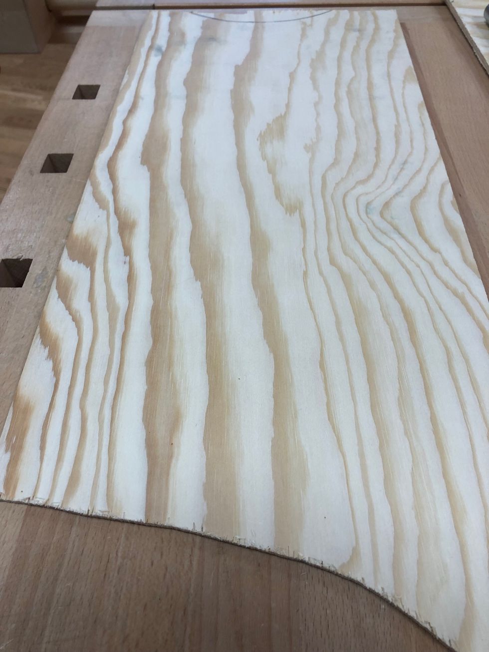 Fr\u00e5ga l\u00e4raren vilket material du ska ha. Tunnare playwood \u00e4r att f\u00f6redra