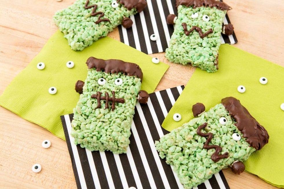 Frankenstein Rice Krispie Treats: These little guys are *dangerously* good. They're a fun + easy treat to make for a Halloween party or class treats.  http://bit.ly/1OUSQGZ