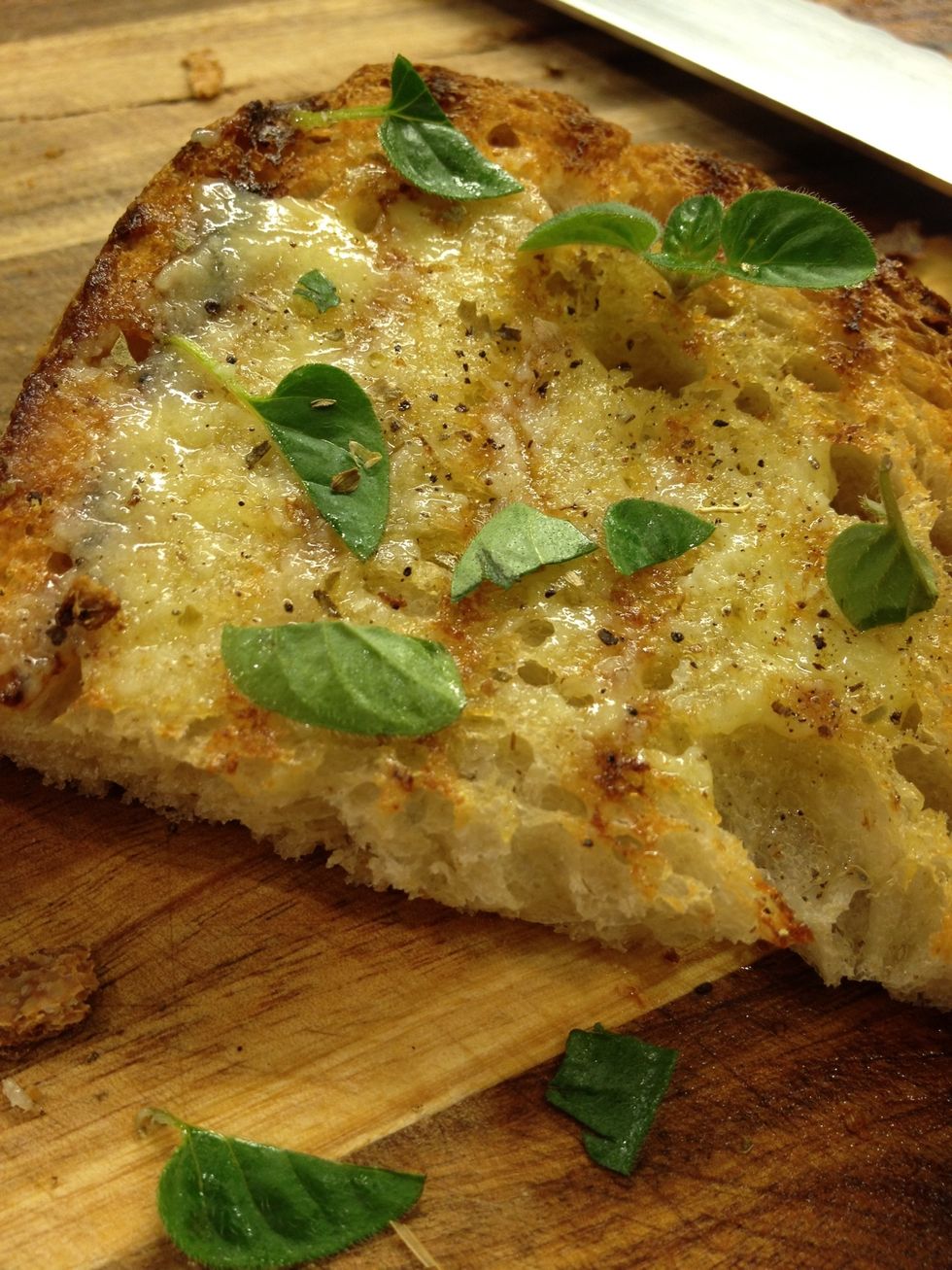 Fresh and dry oregano