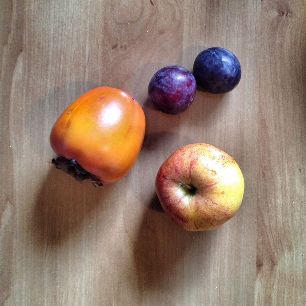 Fresh fruits: Apples, bananas, plums, ...