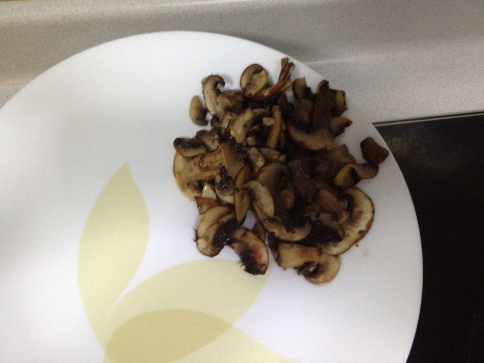 Fresh mushroom saut\u00e9