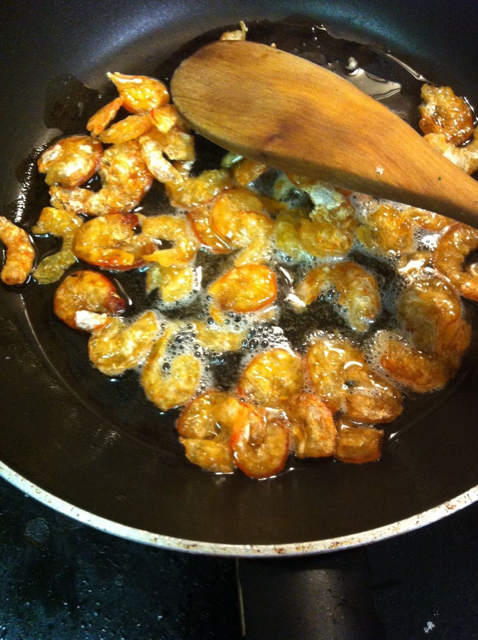Fried the shrimp until crispy