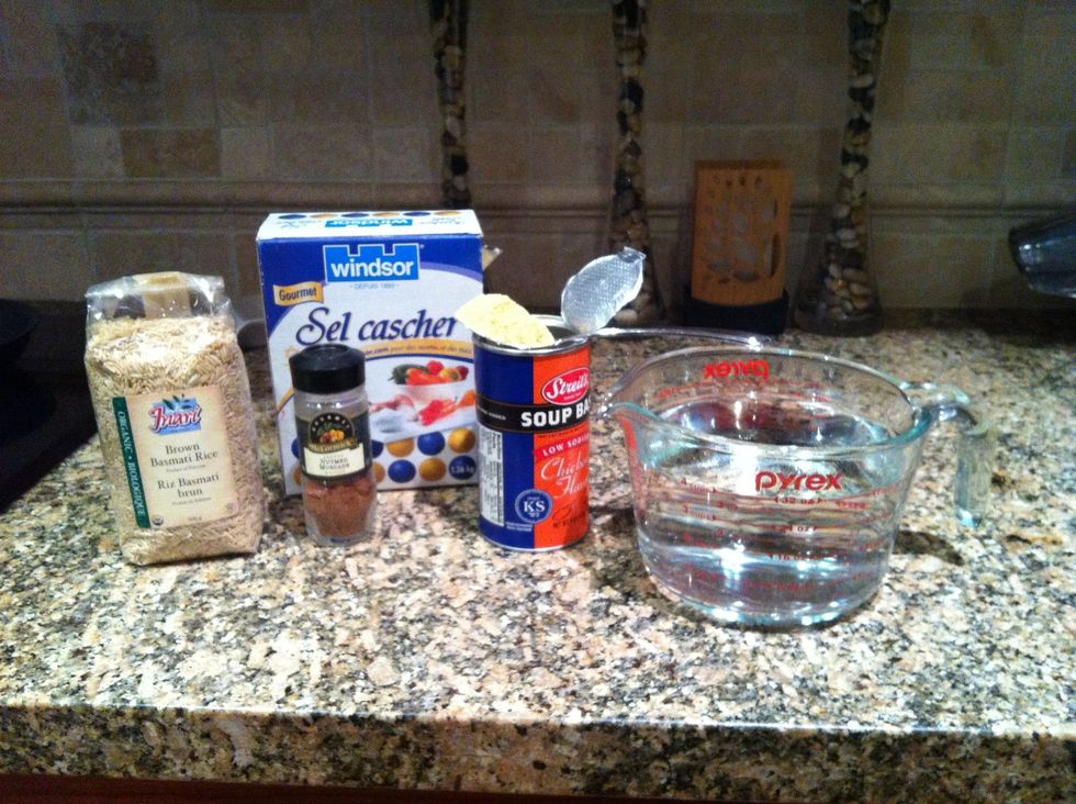 From left to right: organic brown basmati rice. Nutmeg, kosher salt, low sodium chicken soup mix and boiling water. I like pre-mixing the spices in the boiling water before cooking the noodles.