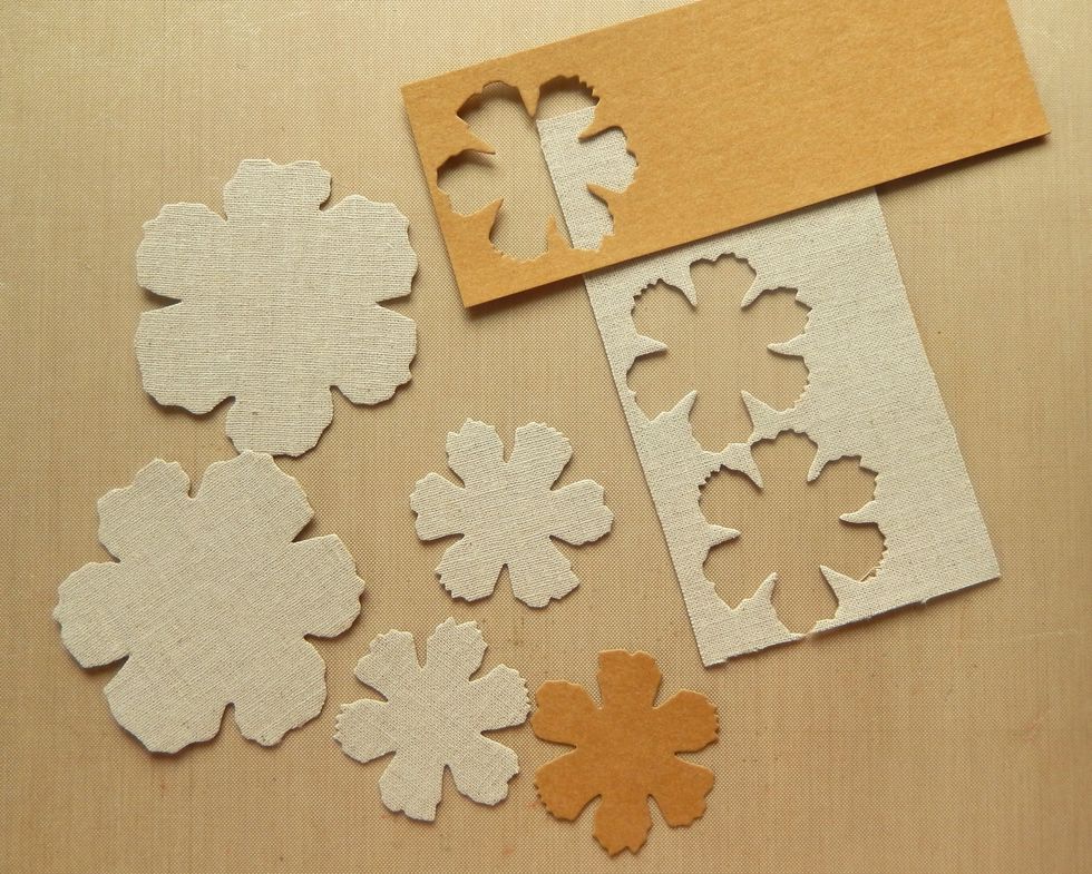 From the fabric covered sheet cut two of the smallest flowers on the Jumbo XL die and two mini flowers. Cut a further mini flower from the uncovered substrate sheet.