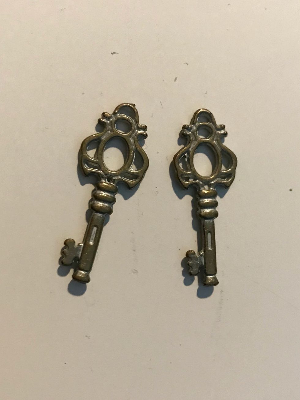From the Shabby Chic Ornate Metal Keys, take four keys out.