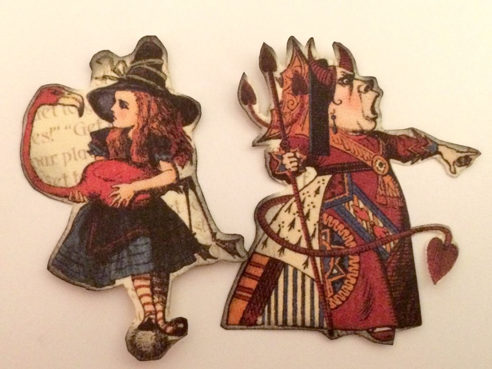 From Tweedledee & Tweedledum fussy cut out Alice with the Flamingo and the Queen of Hearts. Once cut out use a blending tool and Black Soot Distress Ink to ink the edges of them.
