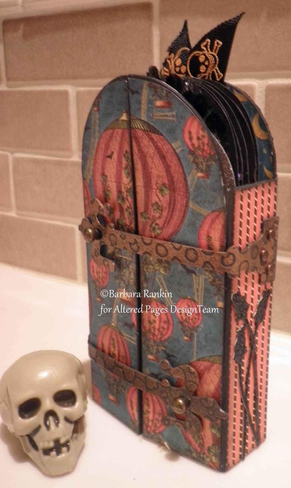 Front and side view. I added a few more of those black die cut and glittered roses. I do love them for Halloween!