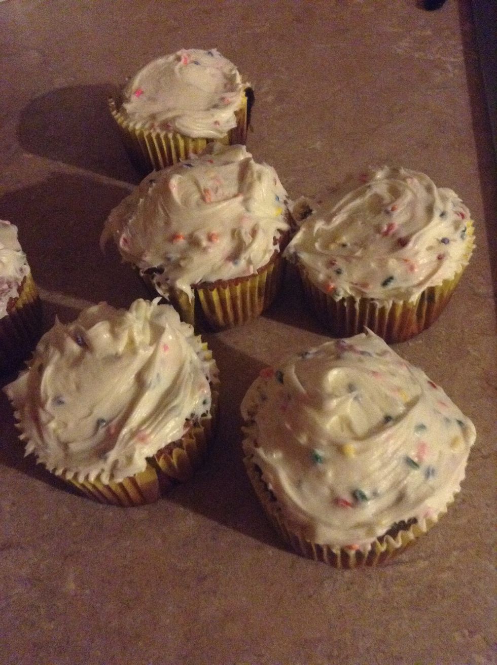 Frost cupcakes when cool