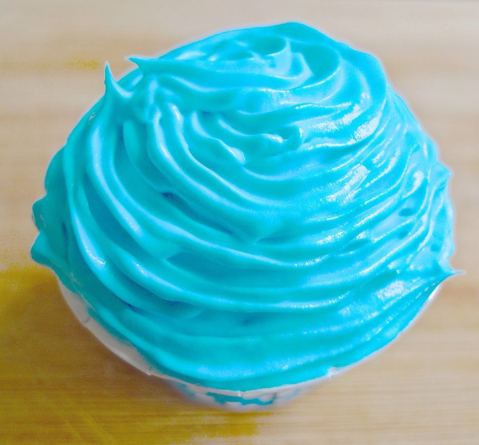 Frost the cooled cupcake with simple design of the blue frosting to get an icy feel ... In line with the theme.