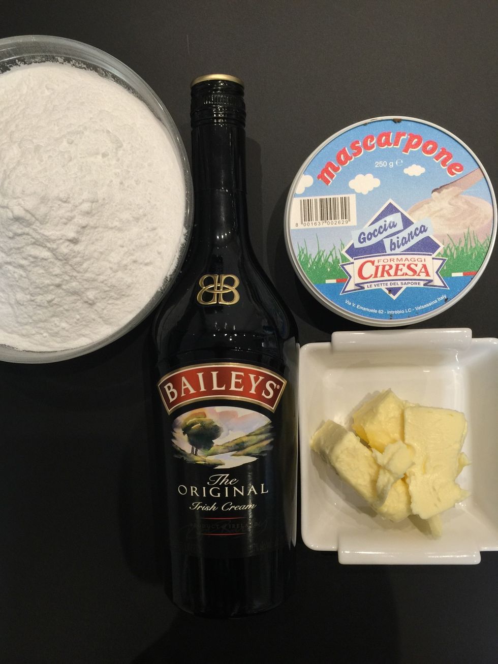 Frosting butter 125g, mascarpone 250g,  Irish cream liqueur 60g or 4 tbsp, icing sugar 550g (more or less).