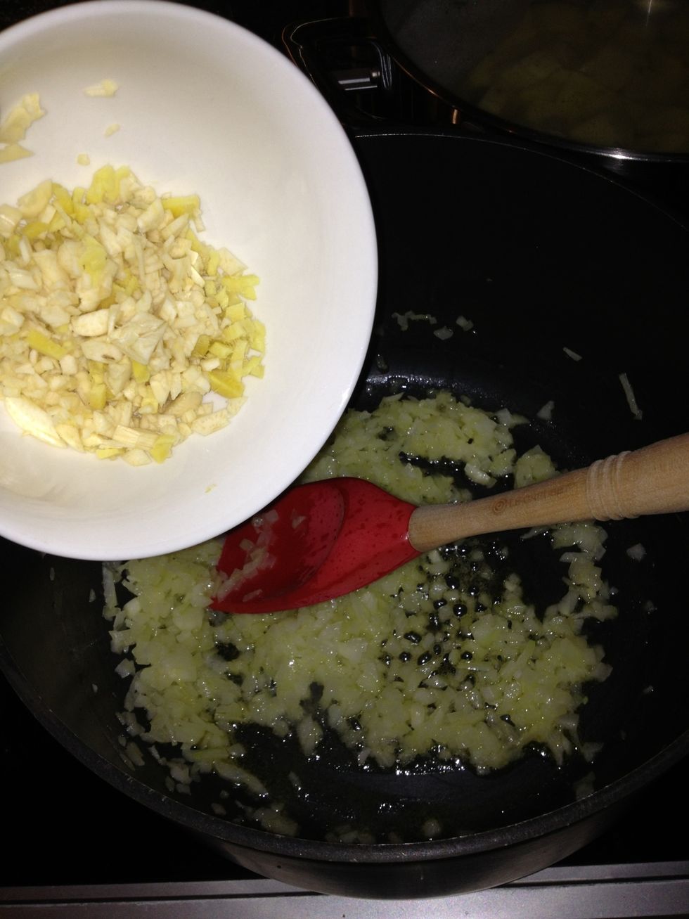 Fry 1 Onion then add 2 Gloves of Garlic & 3 centimeter piece of Ginger