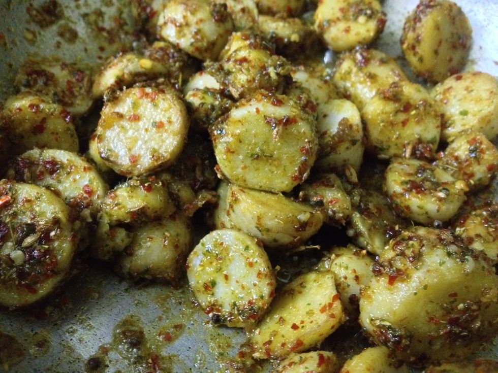 Fry for 2-3 min in medium flame.