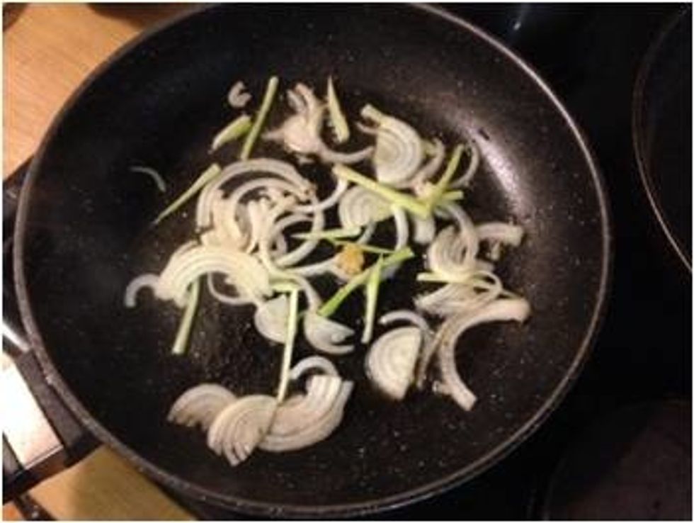 Fry onion, ginger and garlic in butter 1/8th of onion per omelet