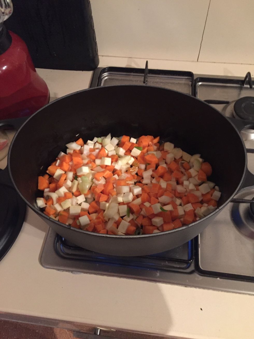 Fry the first vegetables until they soften