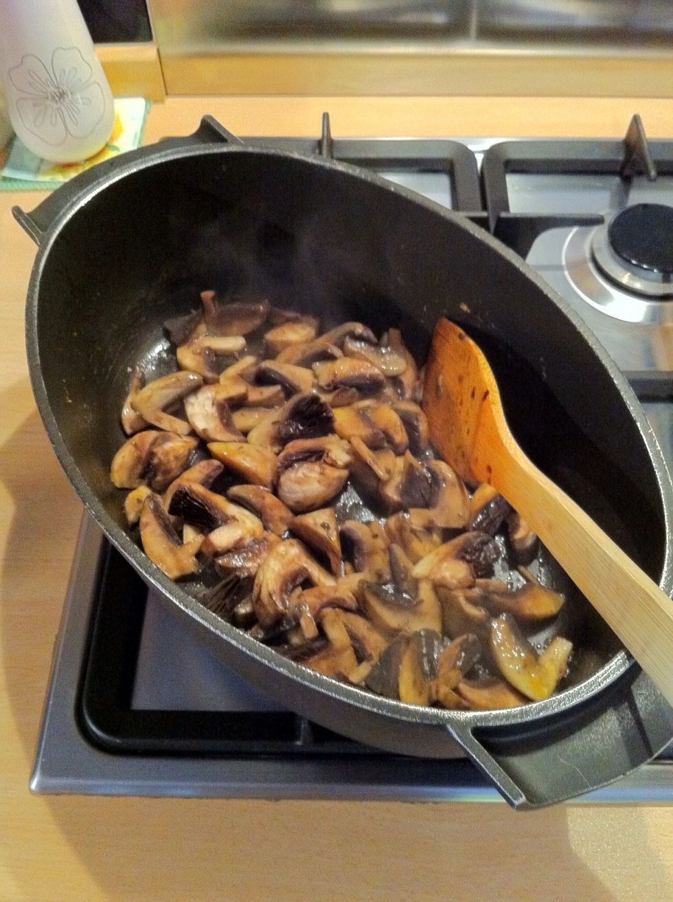 Fry the mushrooms in butter in the previously used pan.