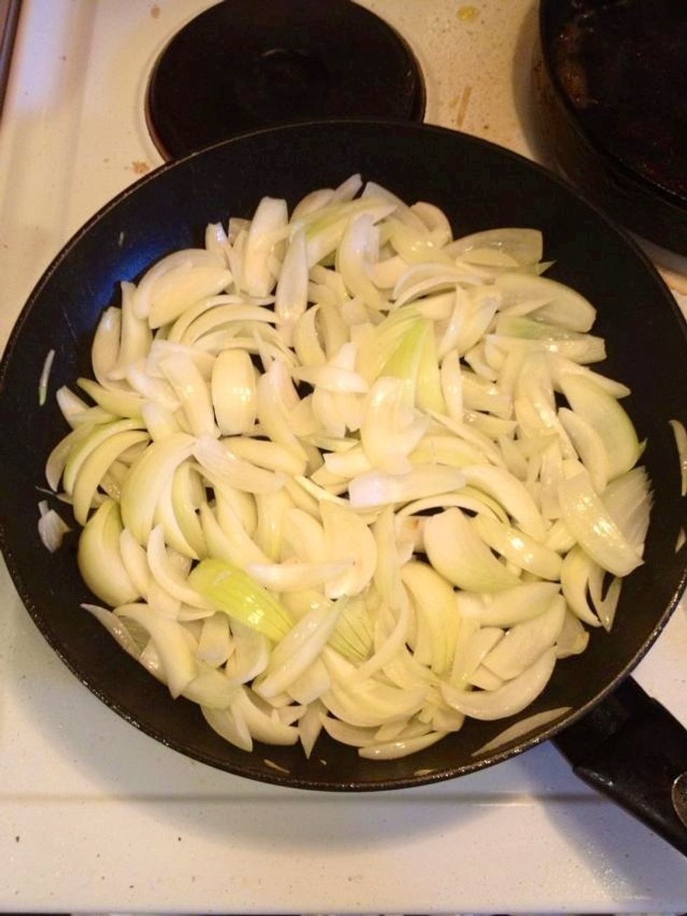 Fry the onions on low heat.