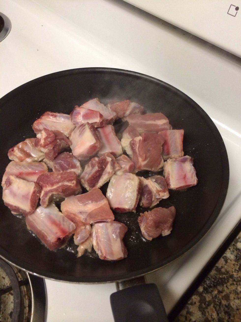 Fry the ribs in oil. I used corn oil, but you can use oil of choice