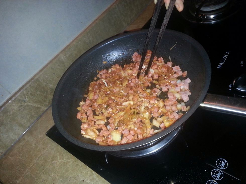 Fry them just like before by using the chopsticks.