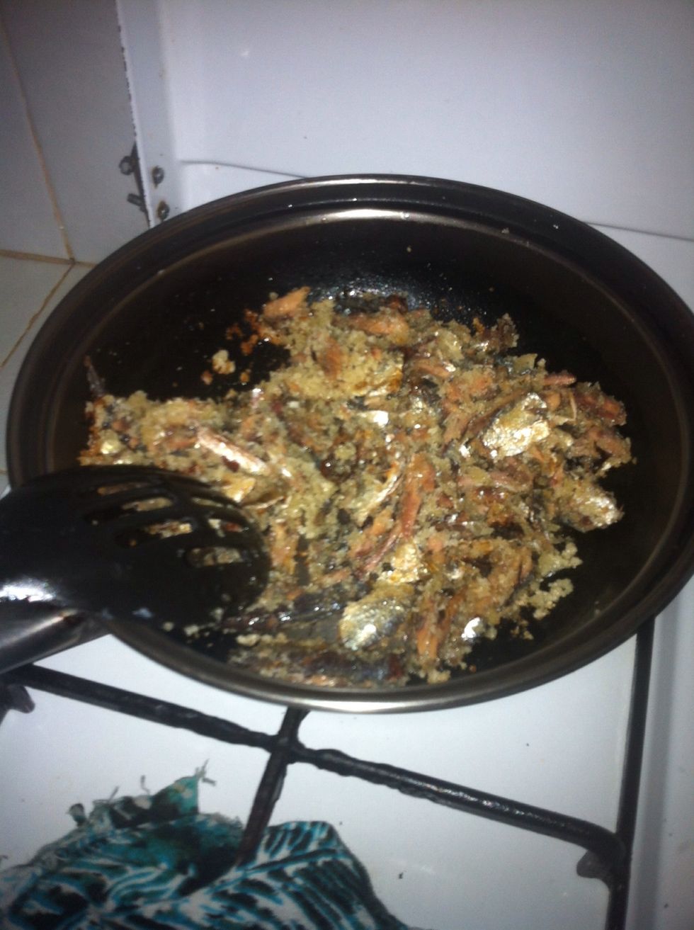 Fry them up in a heating pan until it becomes crispy. Set aside will make use of it later! :P
