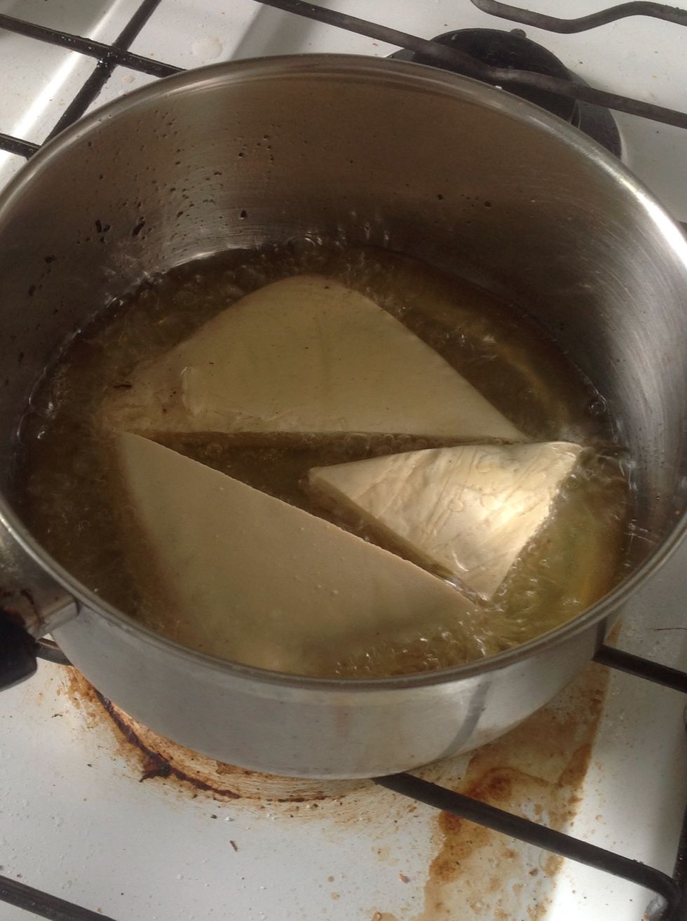Fry tofu in deep oil, medium level