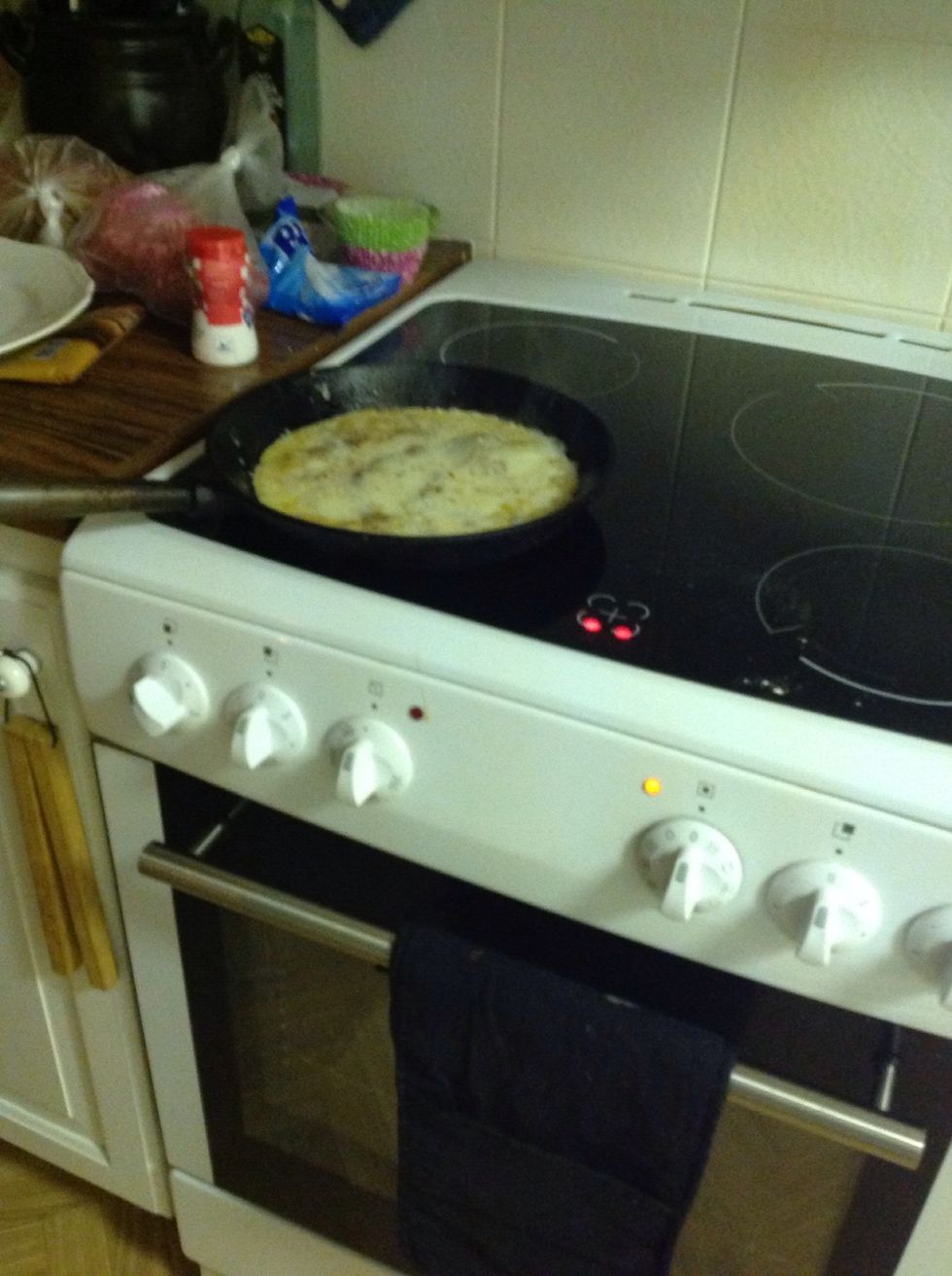 Frye thin pancakes  Stek tunna pannkakor.