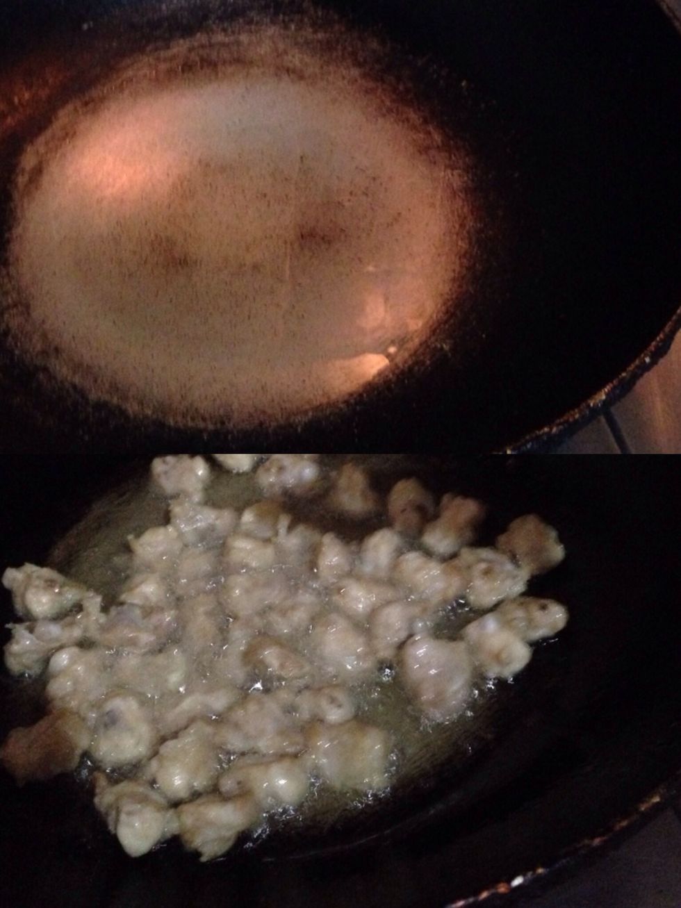 Frying chicken in hot oil until it becomes yellow-gold. Do not take long time!!