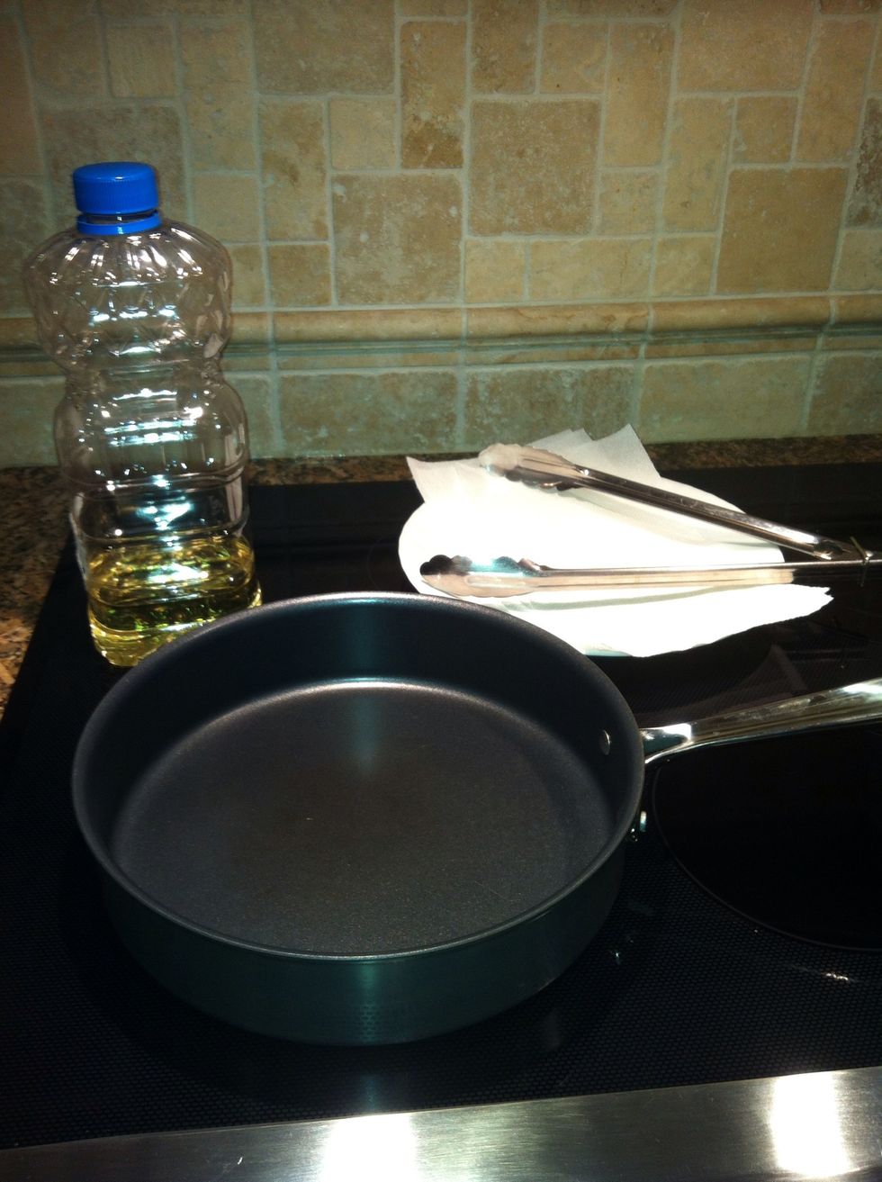 Frying time... (maybe I should spell it fr*ing time... It almost sounds like a swear word). Warning: if you skip this step and place the chicken in the oven you will miss out on the flavor