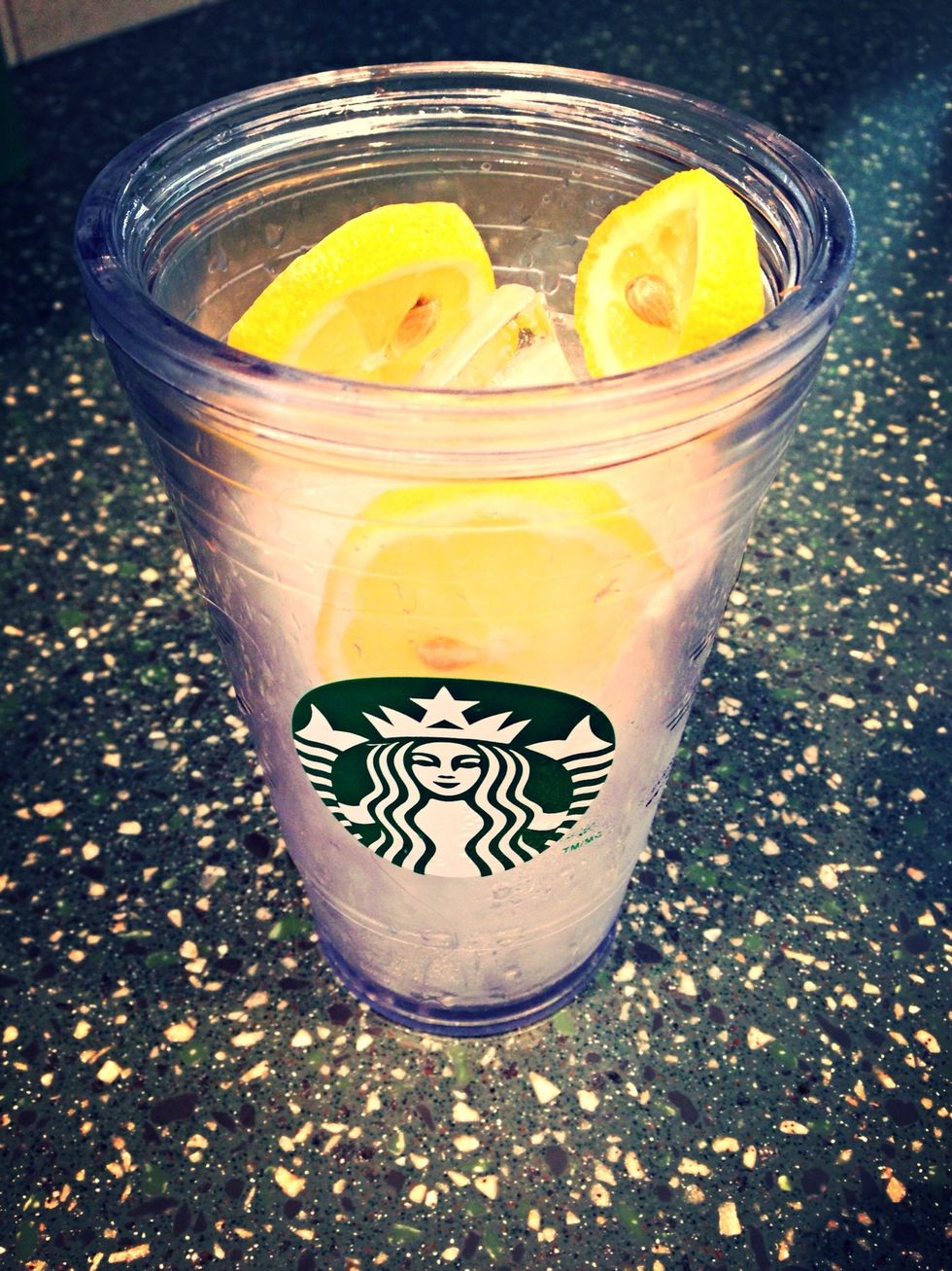 Full cup with ice and sliced lemons