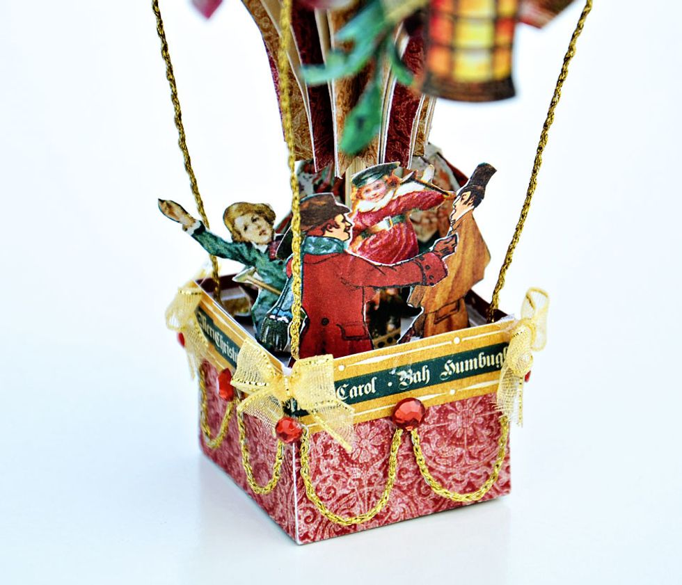 Fussy cut images fit perfectly into the basket.