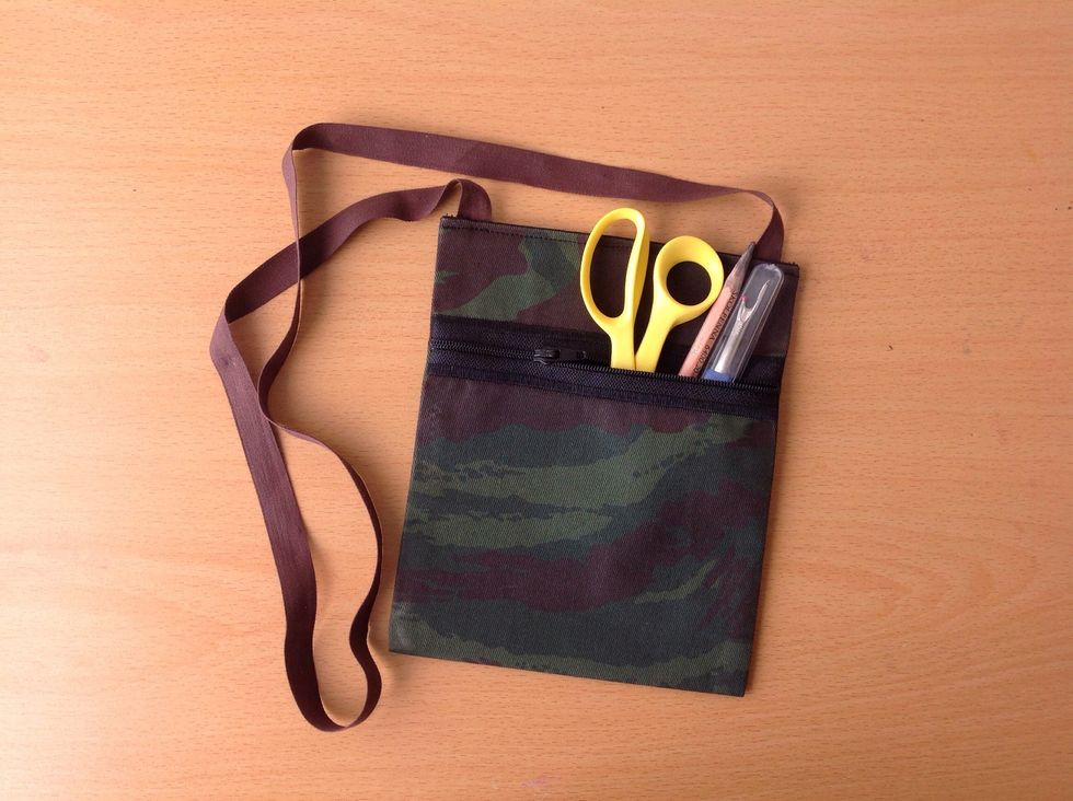 Fyll med grejer och h\u00e4ng den runt halsen! ;)