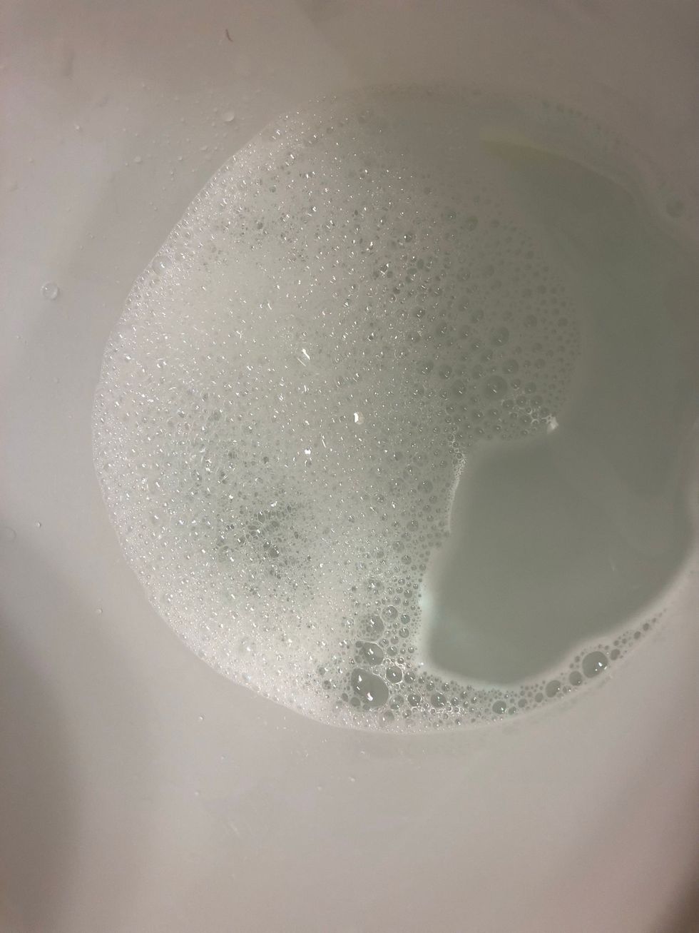 Fyll p\u00e5 med varmt vatten. G\u00e4rna fr\u00e5n vattenkokaren